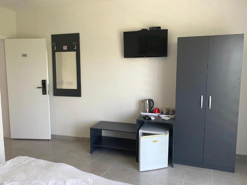 Hotel Etno Selo Timcevski的厨房或小厨房