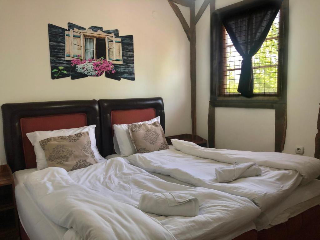 Hotel Etno Selo Timcevski客房内的一张或多张床位