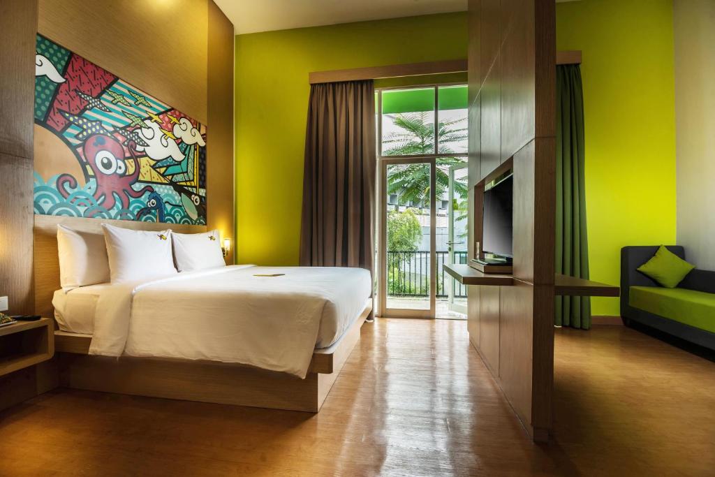 MaxOneHotels at Resort Makassar客房内的一张或多张床位