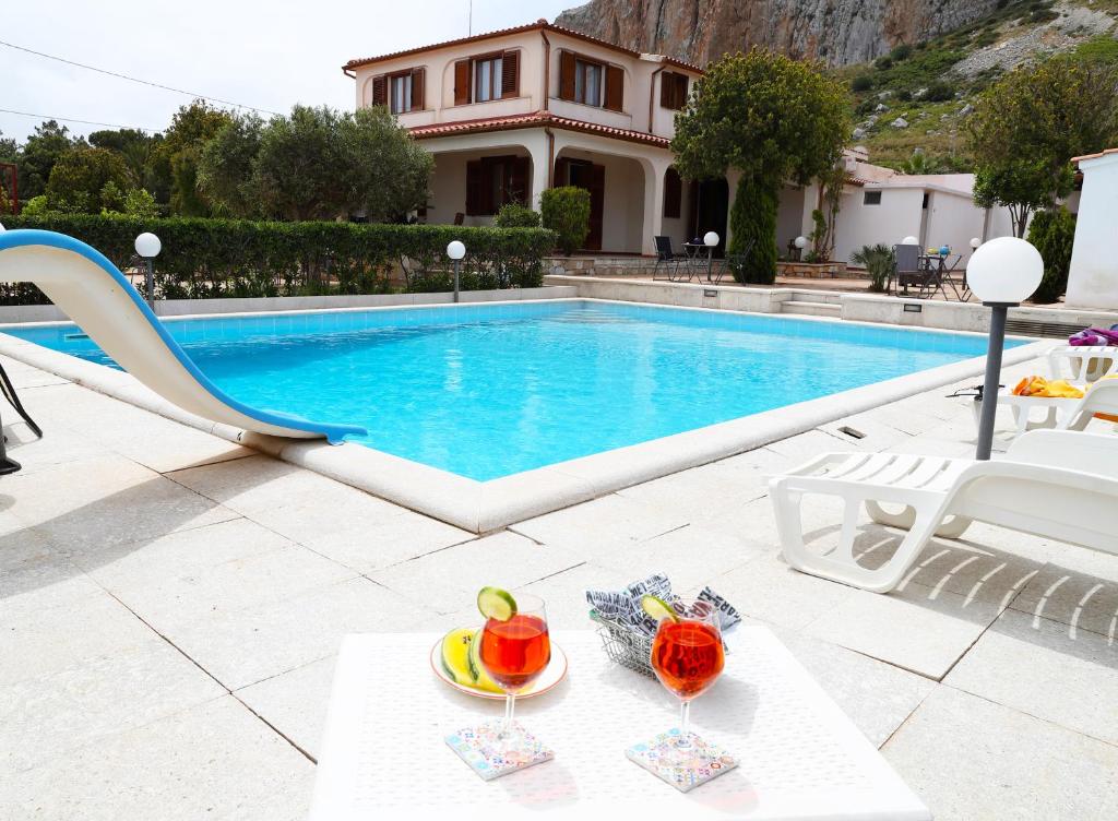 圣维托罗卡波Villa Benny的别墅 - 带游泳池和水果桌