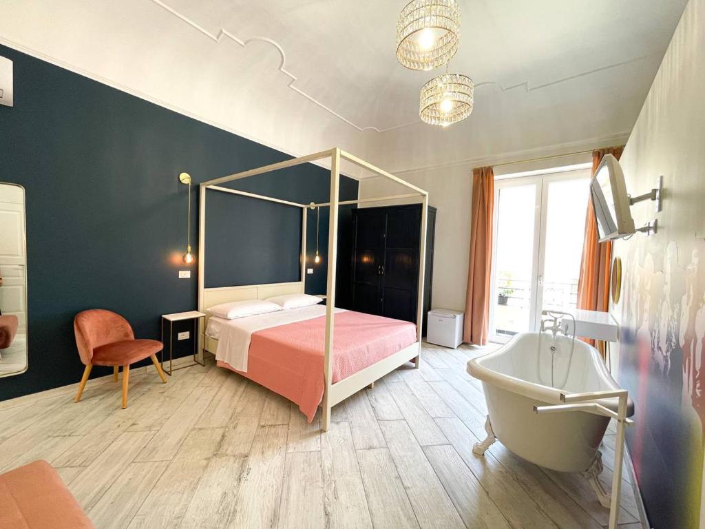 巴勒莫BaRock B&B Palermo的一间卧室配有一张床、一个浴缸和一个水槽