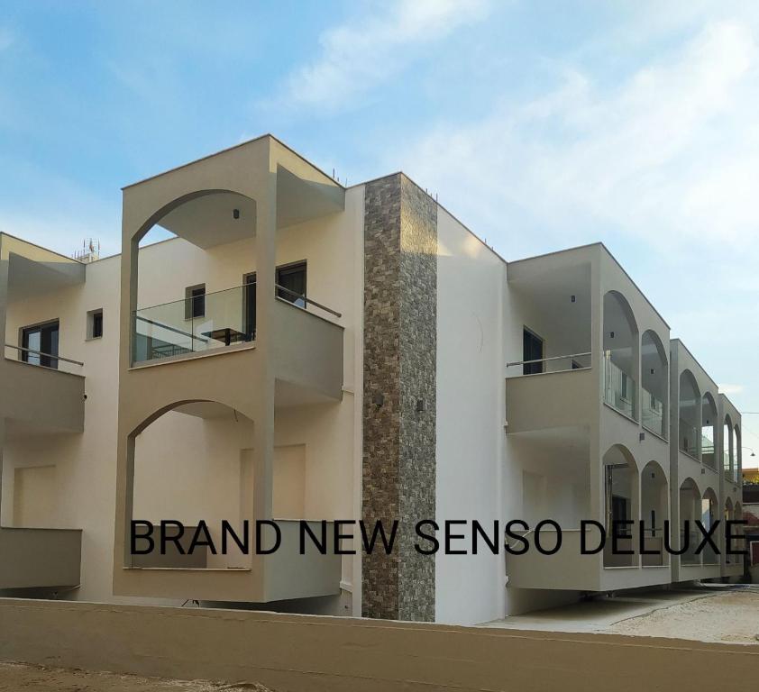 利迈纳里亚Senso Deluxe的沙漠中全新的豪华别墅