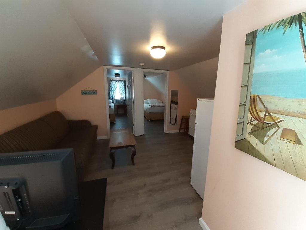 Atlantic Breeze Motel &amp; Apartments的休息区