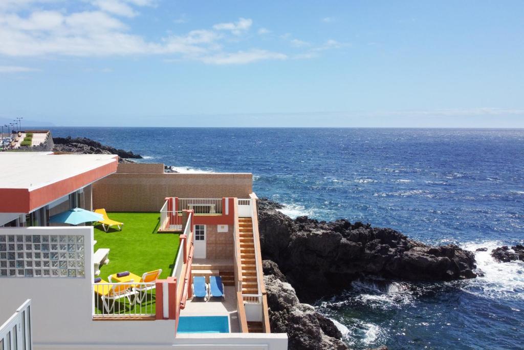 El EscobonalCoastal Dream with heated pool的海景度假屋