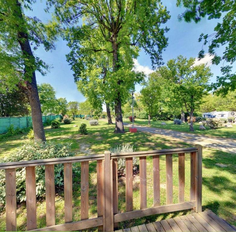 CAMPING LE RUPE外面的花园