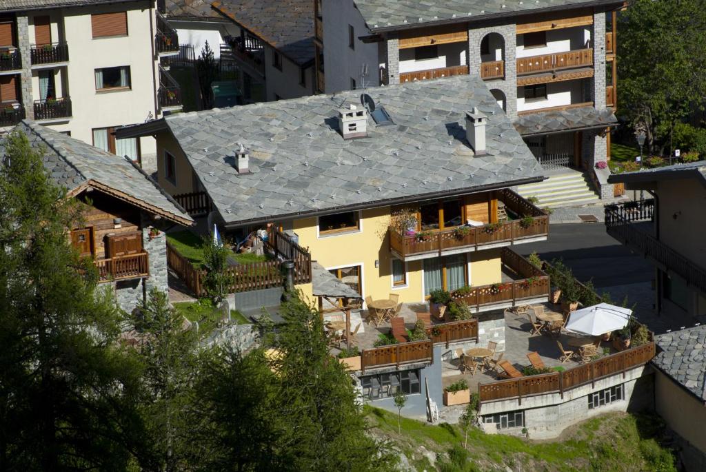 瓦托内切米拉蒙提旅馆的屋顶房屋的顶部景色