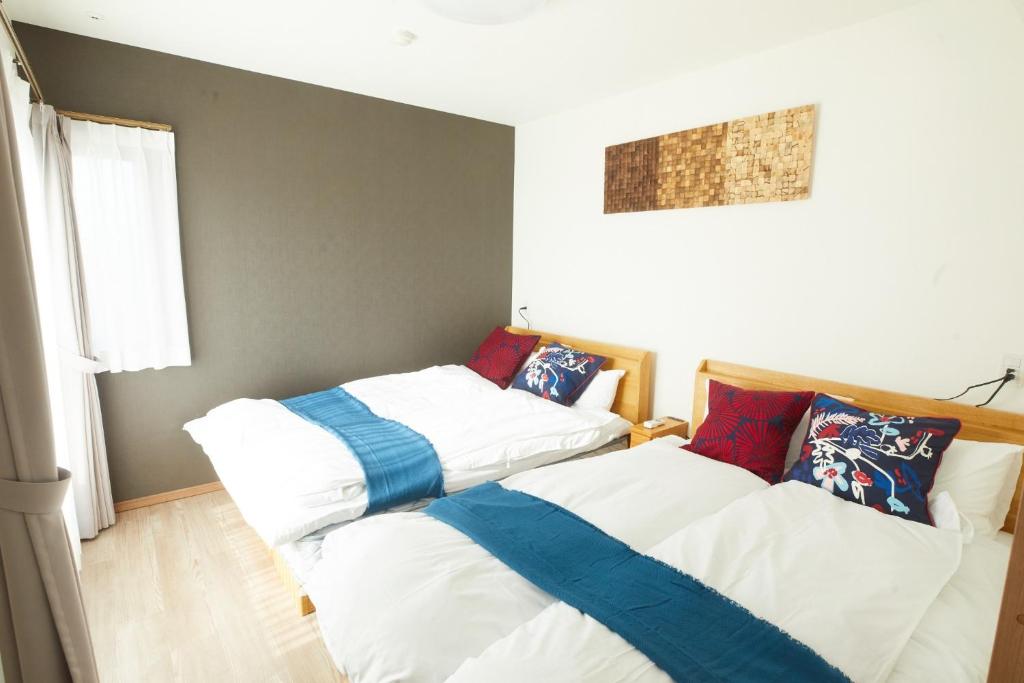 东京SG Premium KASAI - Vacation STAY 44353v的卧室内两张并排的床