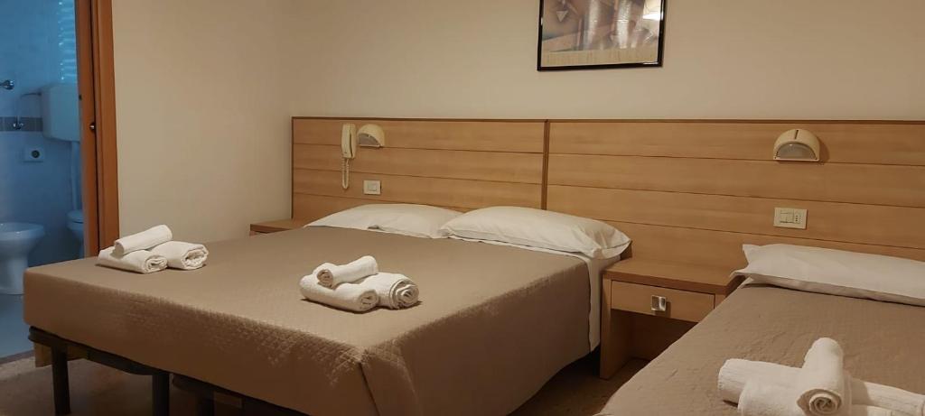 Hotel Brezza客房内的一张或多张床位