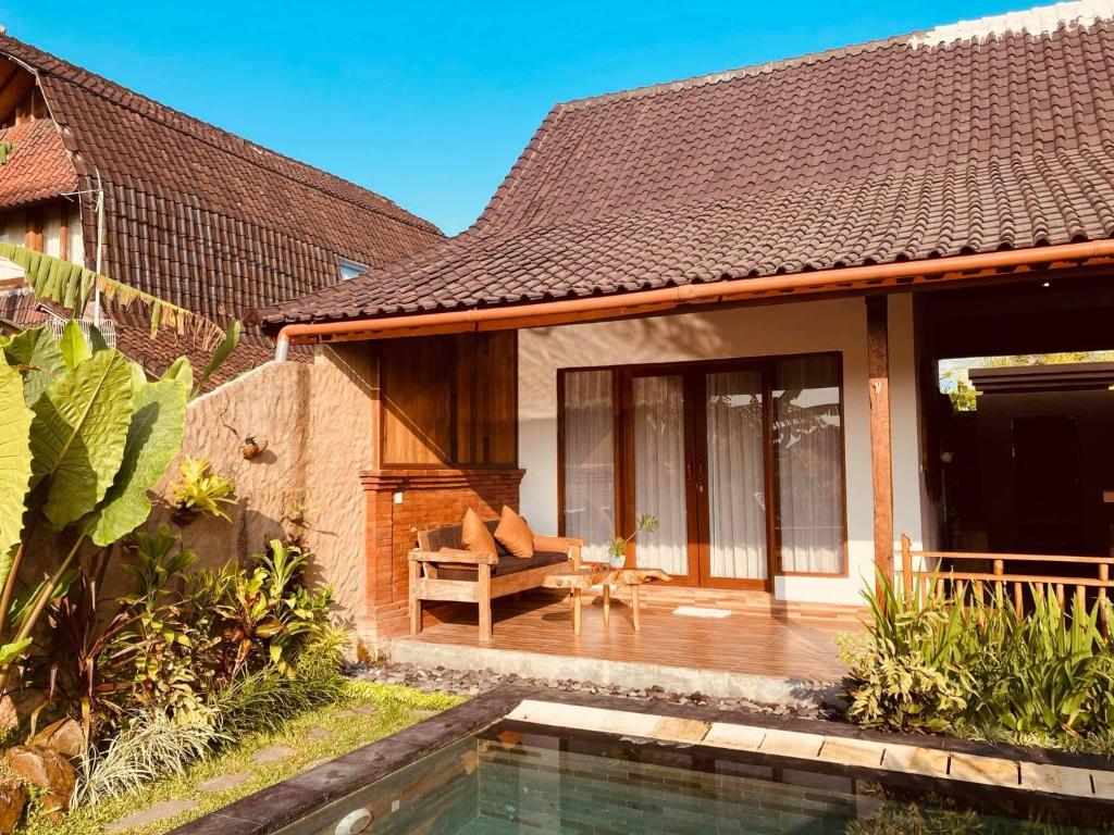 Uma Jala Villa Ubud内部或周边的泳池