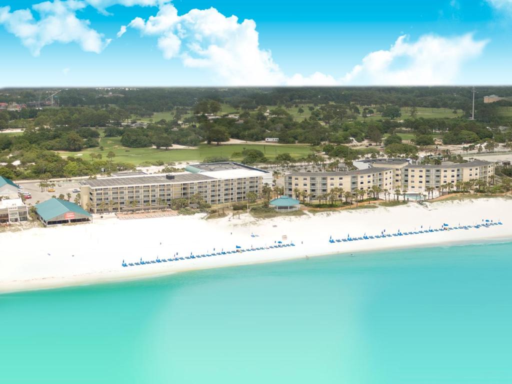 巴拿马城海滩Boardwalk Beach Hotel的享有海滩的空中景致。