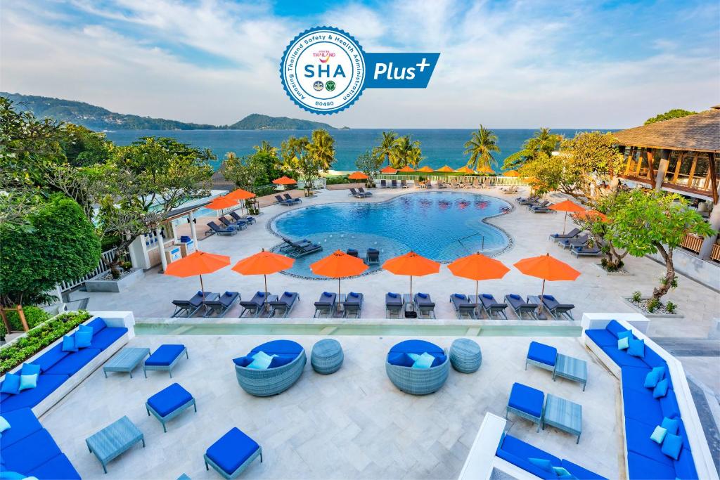 芭东海滩Diamond Cliff Resort & Spa - SHA Extra Plus的沙丘公园的游泳池形象