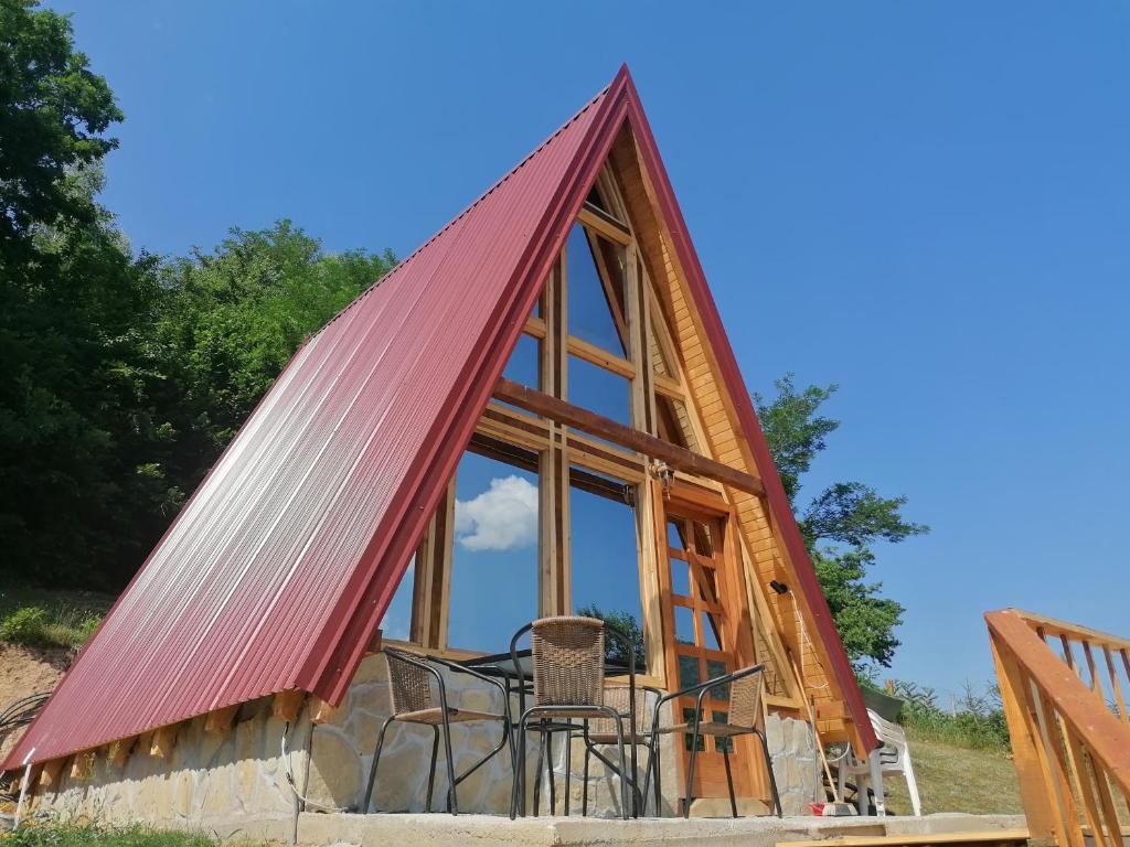 比耶洛波列The view的红色屋顶的框架房屋