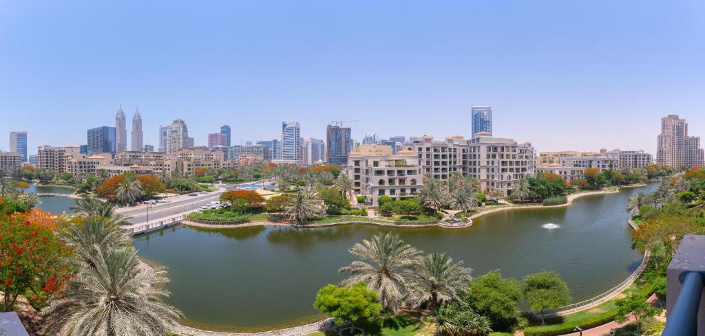 迪拜RH - Beautiful canal view, Sleek & spacious Studio, central location的相册照片