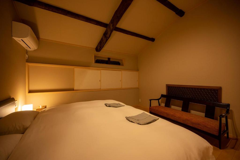 CAMPTON Higashiyama Roku客房内的一张或多张床位