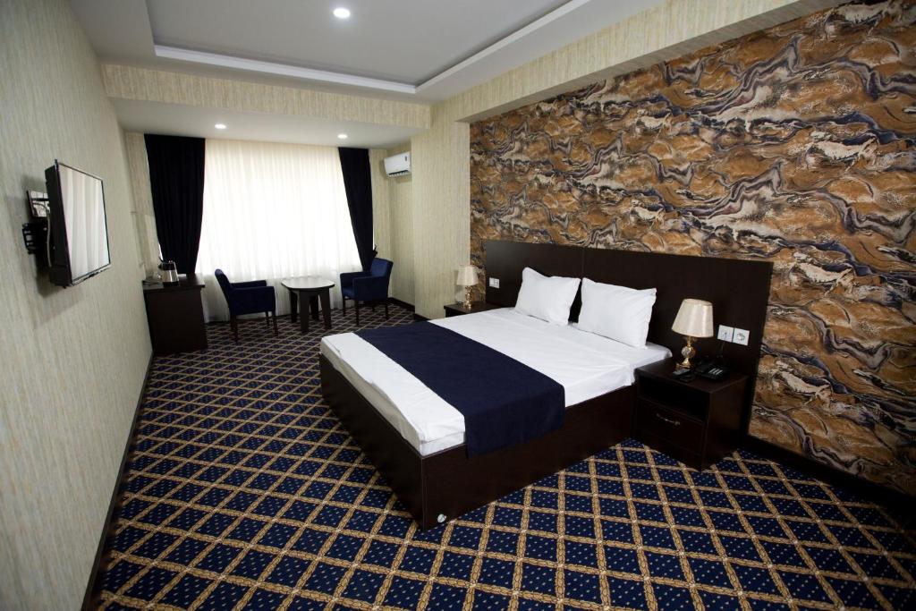 Kristal Inn Hotel客房内的一张或多张床位