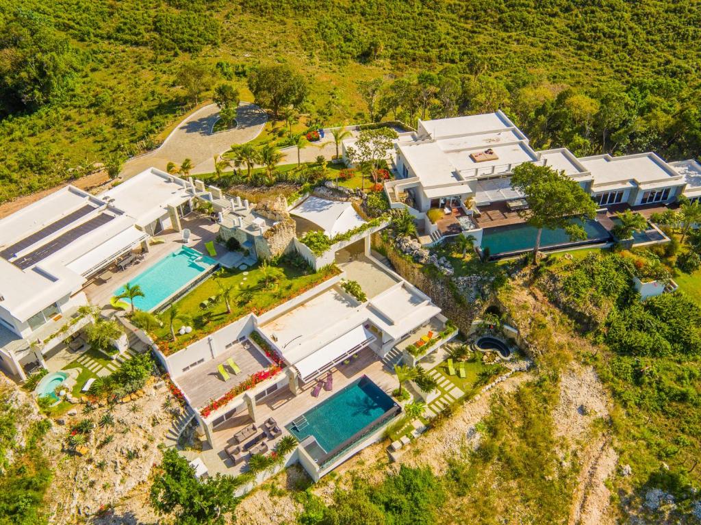 苏莎亚阿瓜杜尔塞别墅的享有带游泳池的大房子的空中景致