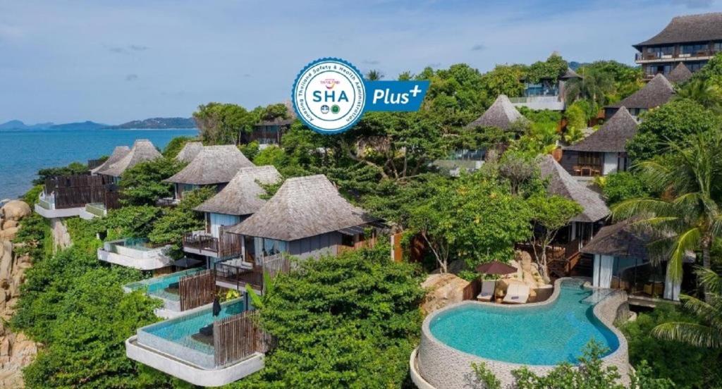 拉迈Silavadee Pool Spa Resort - SHA Extra Plus的享有度假村别墅的空中景致