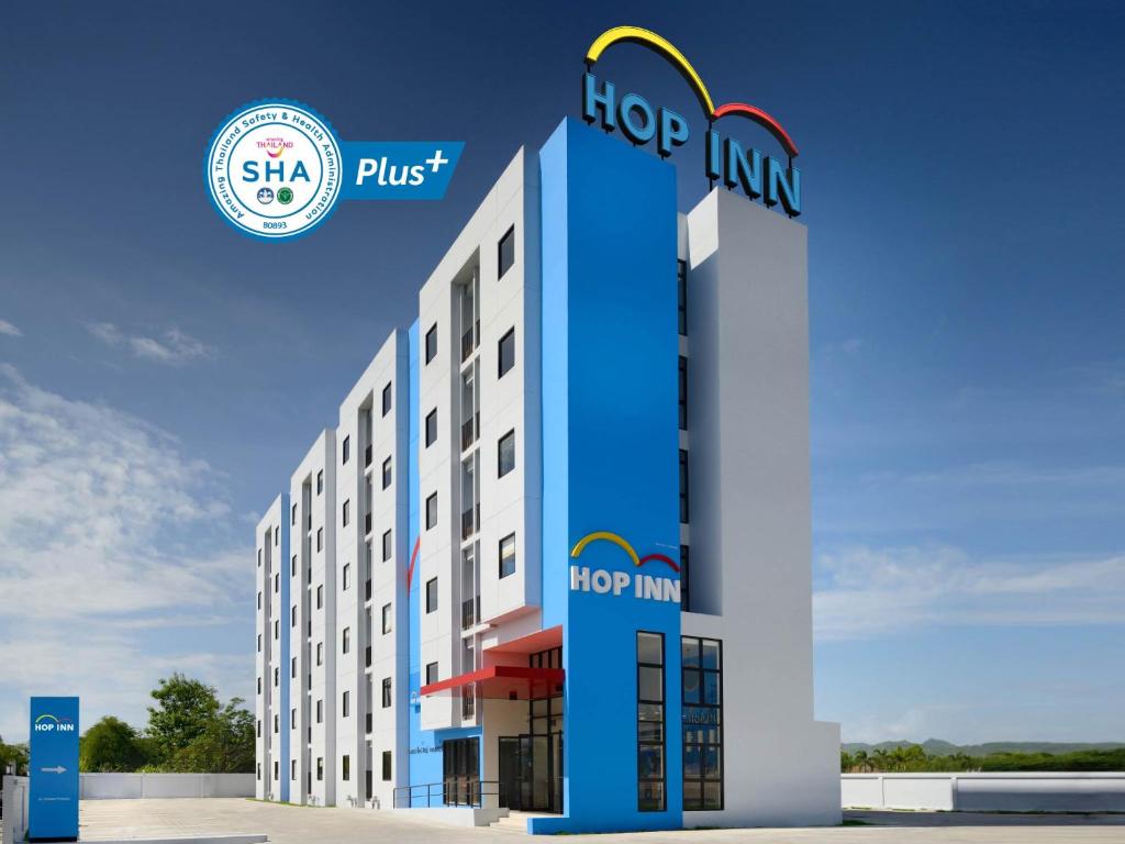 普吉镇Hop Inn Phuket - SHA Plus的酒店跳跃 ⁇ 染旅馆