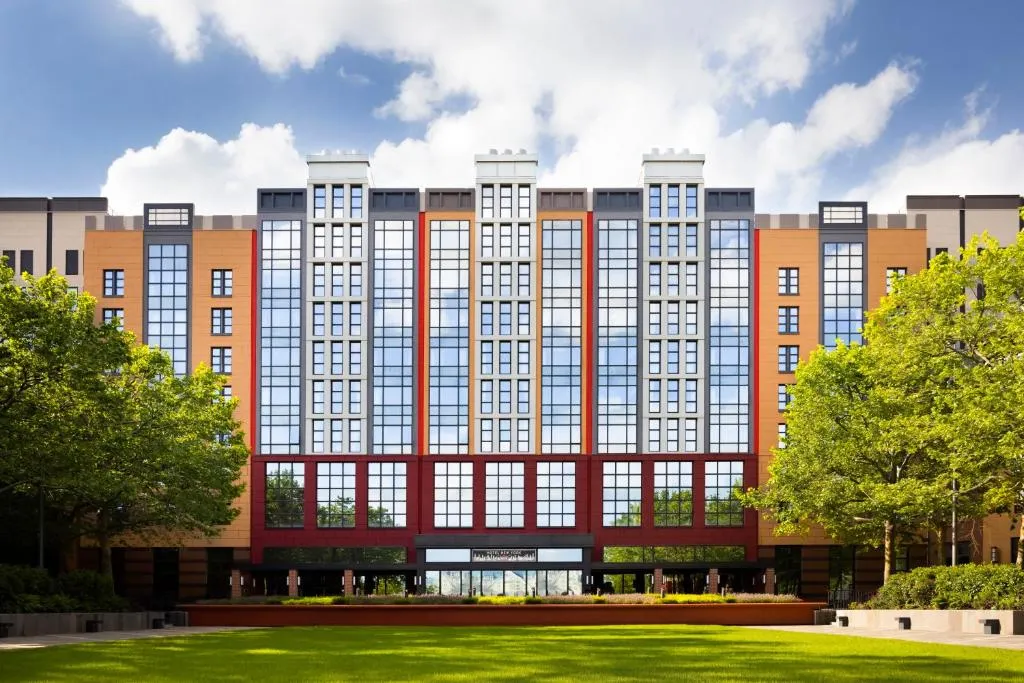 Disney Hotel New York - The Art of Marvel，位于谢西的酒店