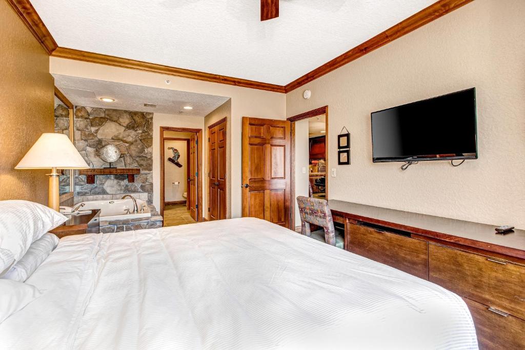Canyons Westgate Resort #4506客房内的一张或多张床位