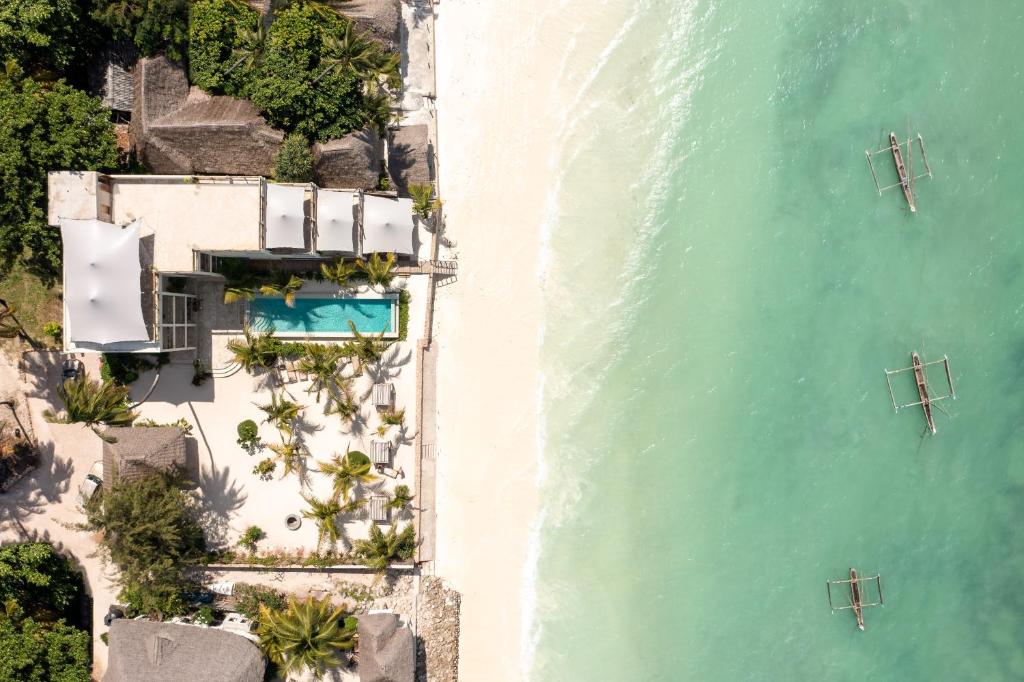 江比阿Passion Boutique Hotel Zanzibar - Adults Only的享有海滩和海洋的空中景致