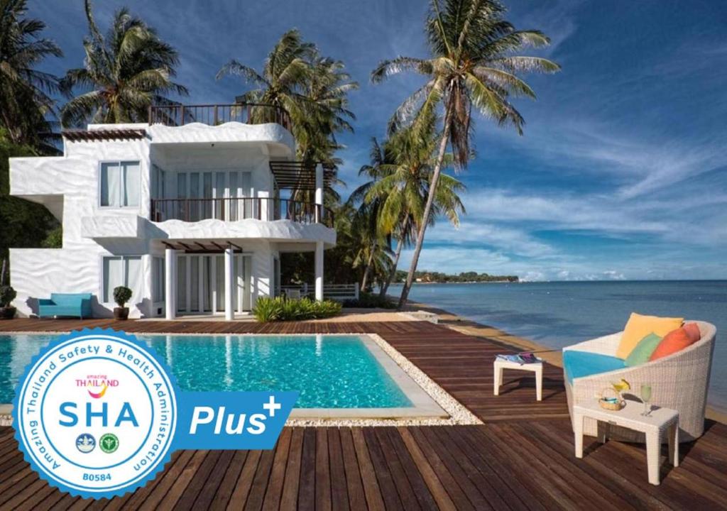 拉迈Villa Nalinnadda Petite Hotel & Spa, Adults Only - SHA Extra Plus的海滨别墅 - 带游泳池