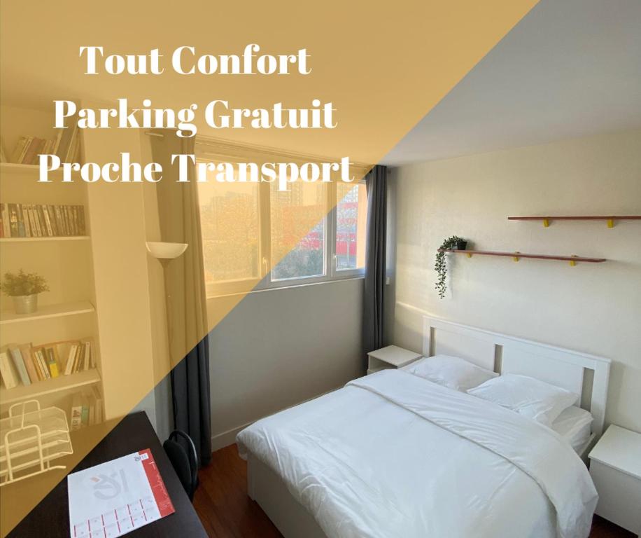 马西Chambre calme (Mars) - proche Paris et TGV的卧室配有白色的床和窗户。