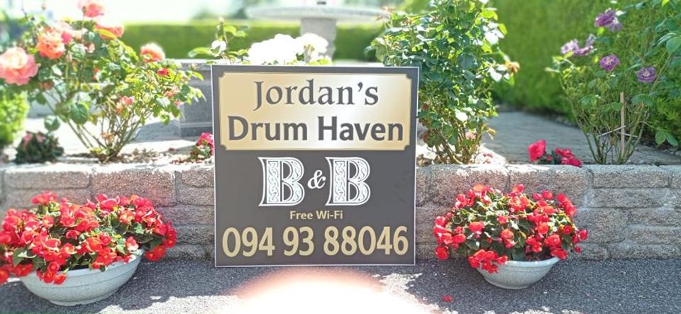 诺克Jordan's Drum Haven B&B, Knock的杜勒姆杜勒姆花园的标志