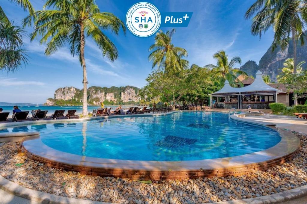 莱利海滩Railay Bay Resort & Spa的菲尼西亚度假普克特的一个游泳池