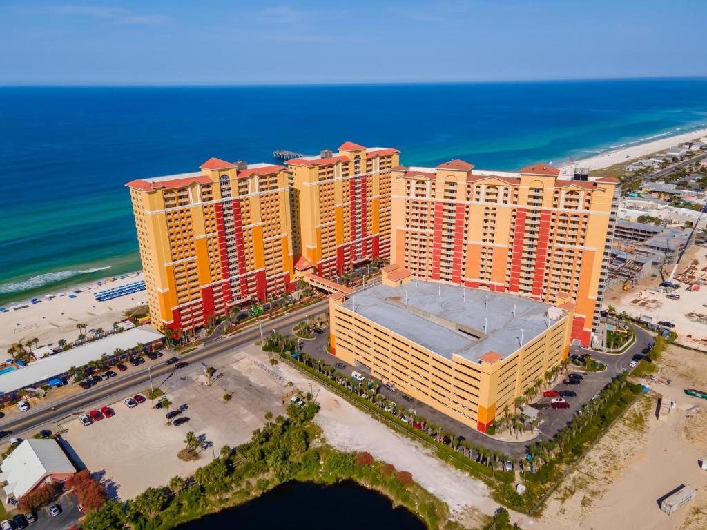 巴拿马城海滩Calypso Resort Tower 3的海滩上酒店高处的景色
