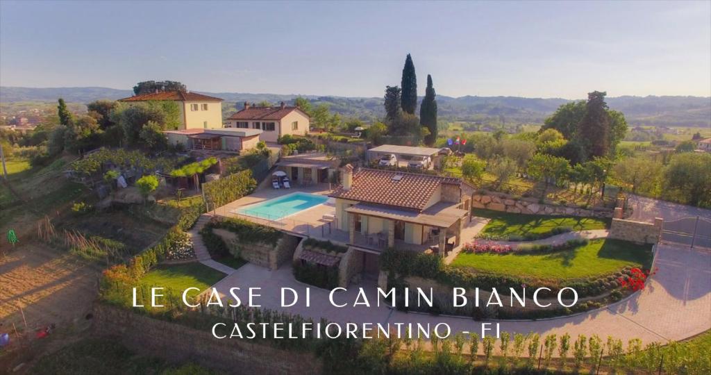 卡斯泰尔菲奥伦蒂诺Le Case Di Camin Bianco的享有花园房屋的空中景致