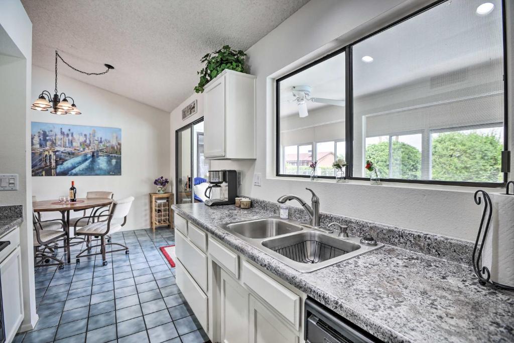 度假屋 inviting sun city dwelling near golf courses!