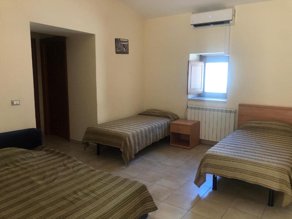 Hostels Euro Mediterraneo客房内的一张或多张床位
