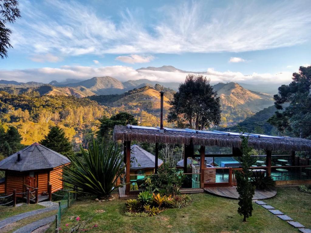 维奥康德马奥Pousada Mirante do Céu的山景度假屋