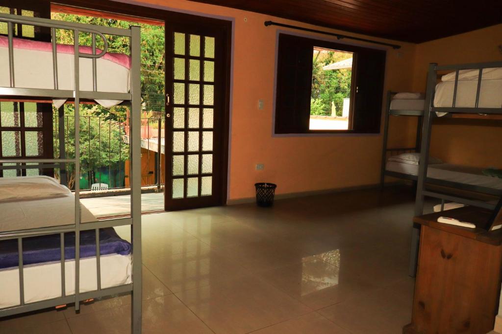 Hostel Morada do sol Paraty客房内的一张或多张床位