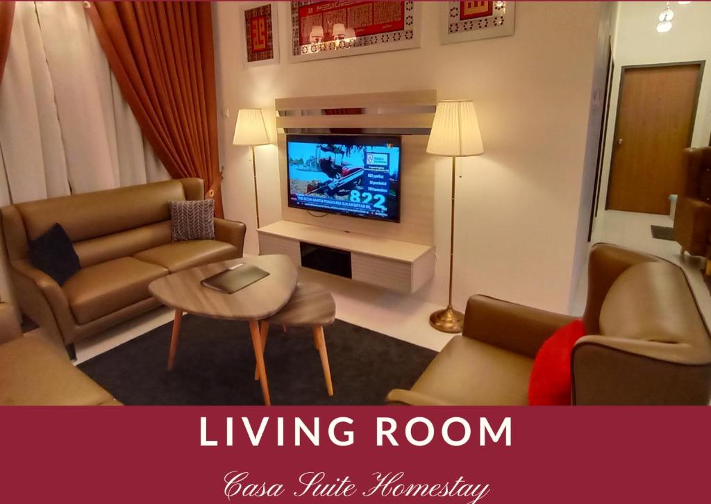 阿罗士打Casa Suite Homestay D'Imperio Professional Suite的带沙发的客厅和带电视的客厅