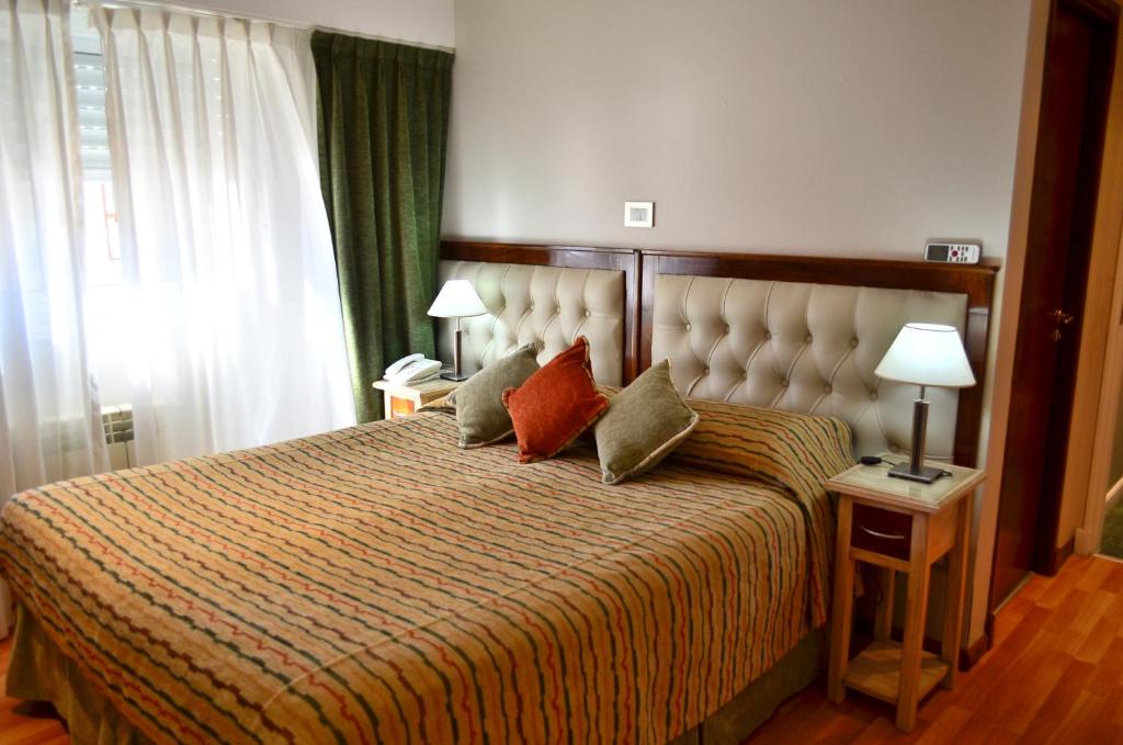 圣奥诺雷酒店客房内的一张或多张床位
