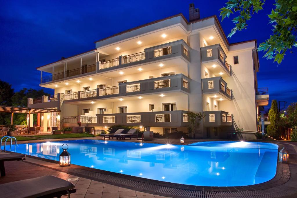 斯塔夫罗斯伊莱克特拉酒店的夜间带游泳池的别墅