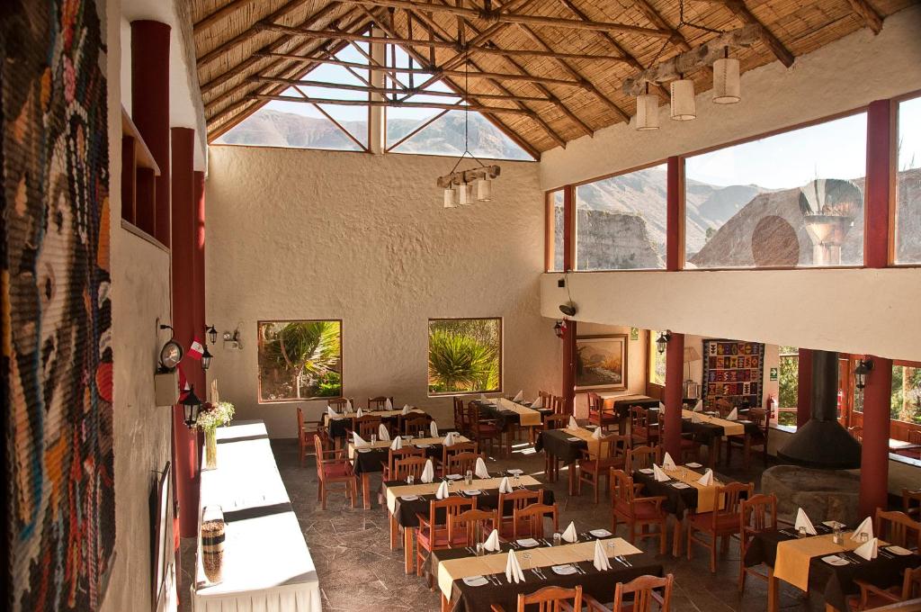 Hotel El Refugio餐厅或其他用餐的地方