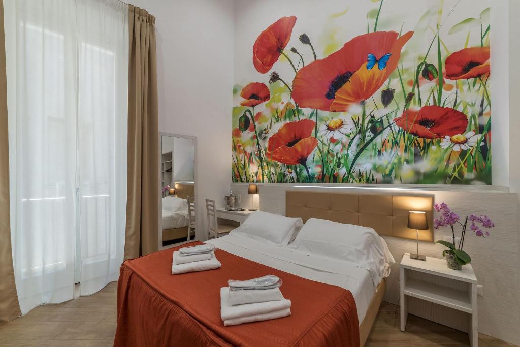 罗马含羞草万神殿酒店的一间卧室配有一张壁画床