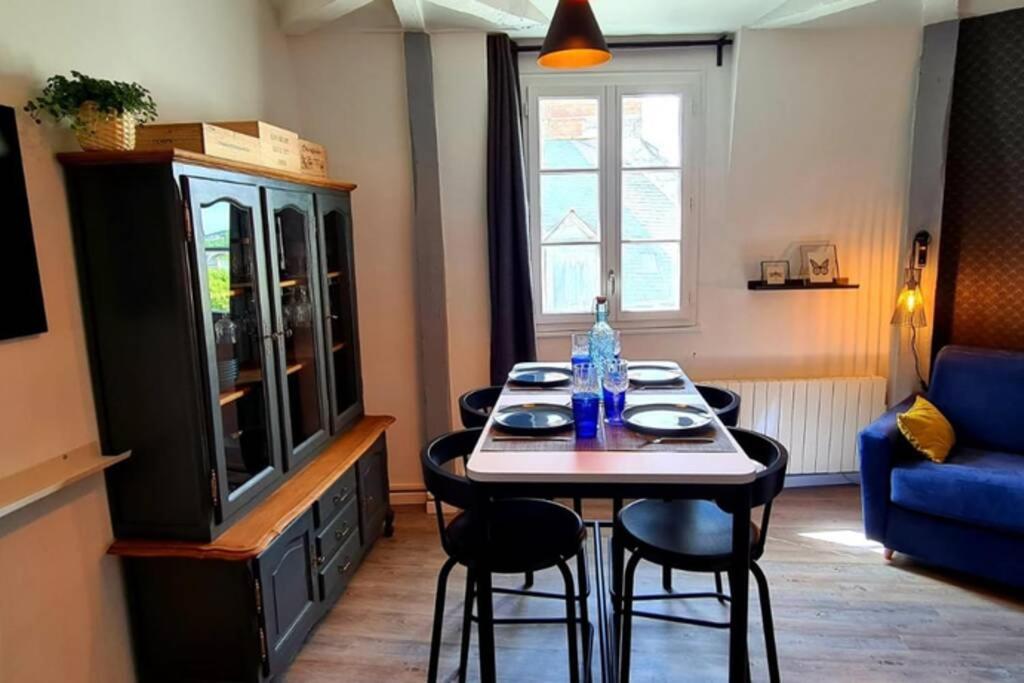 索米尔Appartement Loire et Château, Hyper Centre, vue Loire, Linge inclus, 3ème étage的相册照片