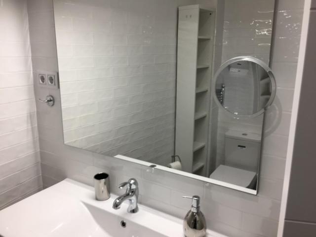 Apartamento estilo nórdico en Malasaña (Madrid Centro)的一间浴室