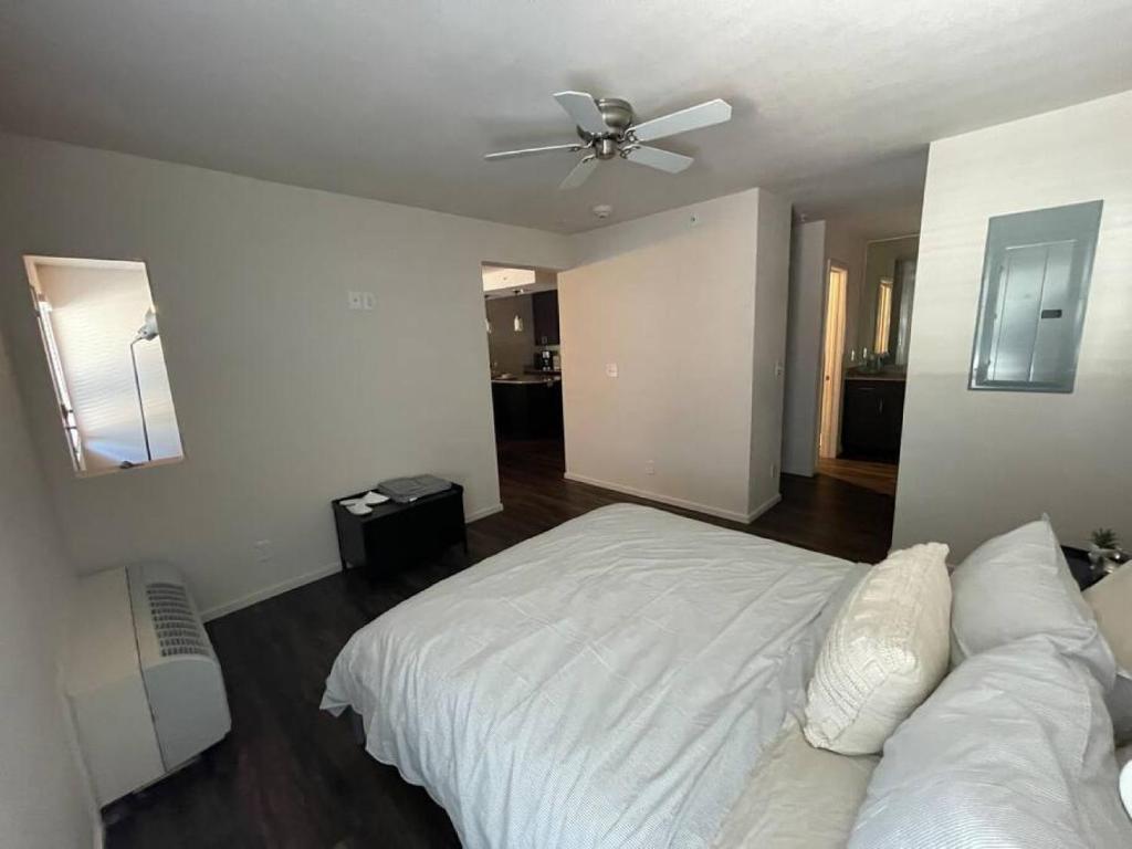Roe 107 Unit 1 Comfy and Cozy Studio Minutes From Top Golf