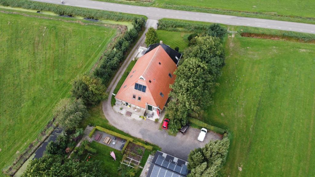 莱米尔de Stjelp Pleats的田野房屋的空中景观