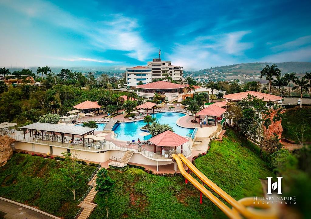 Arenillas希拉里自然度假酒店及Spa-全包的享有带游泳池的度假村的空中景致
