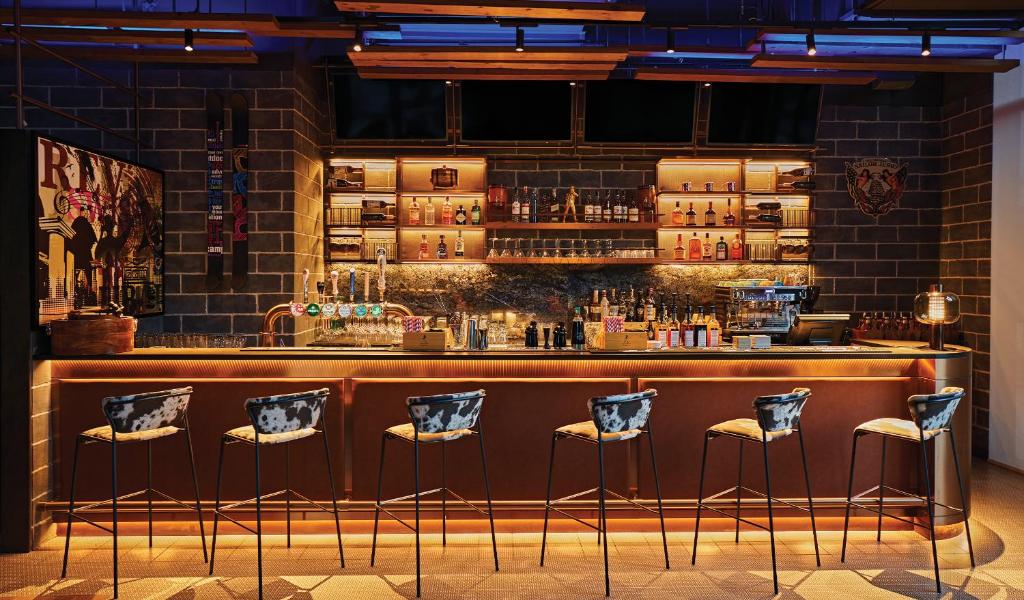 Revier Hotel - Dubai酒廊或酒吧区
