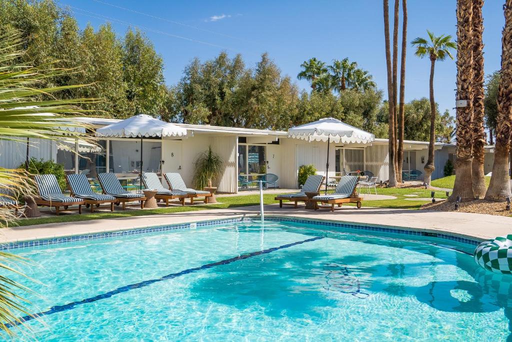 棕榈泉Monkey Tree Hotel by AvantStay Stylish Hotel in Palm Springs w Pool的相册照片
