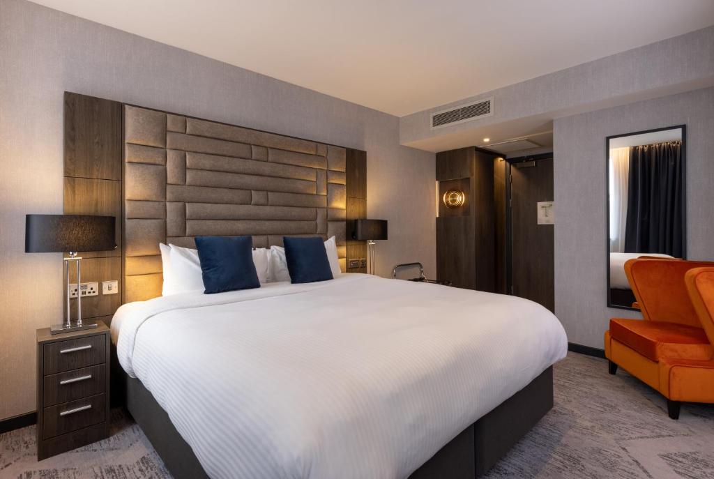 River Ness Hotel, a member of Radisson Individuals客房内的一张或多张床位