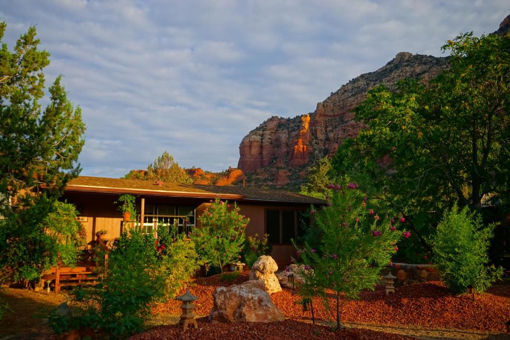 塞多纳Sedona Room Homestay - Thunder Mountain的山底房子