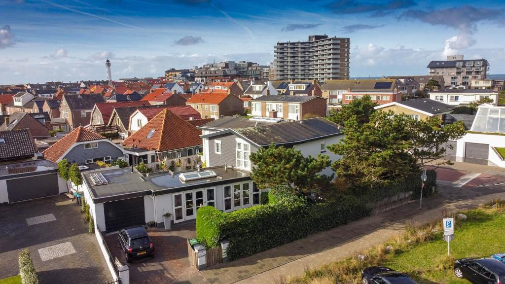 海边的艾格蒙特Aan Zee en Duin的城市空中景观房屋